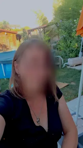 Andrea, 37
