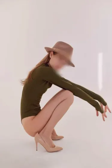 Daniela, 30