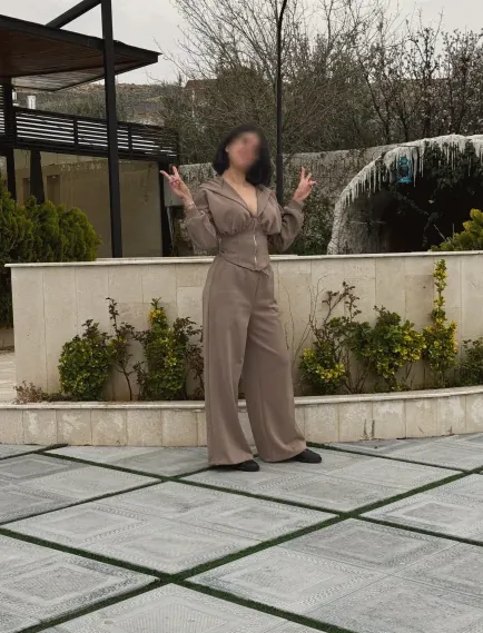 Melanie, 34