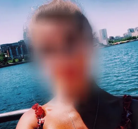 Melina, 40