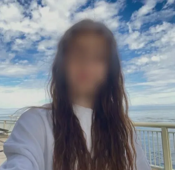 Zeynep, 27